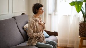 Generalized Anxiety Disorder (GAD) vs Panic Disorder hero image of a woman with anxiety.