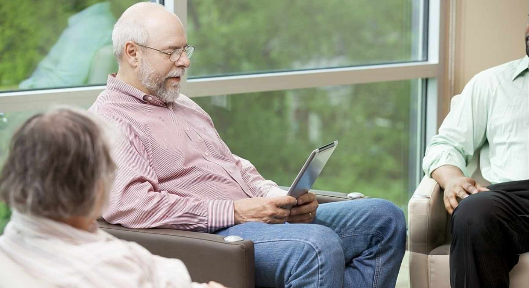 Therapist with tablet reviewing recovery progress at a sober living Columbus Ohio facility